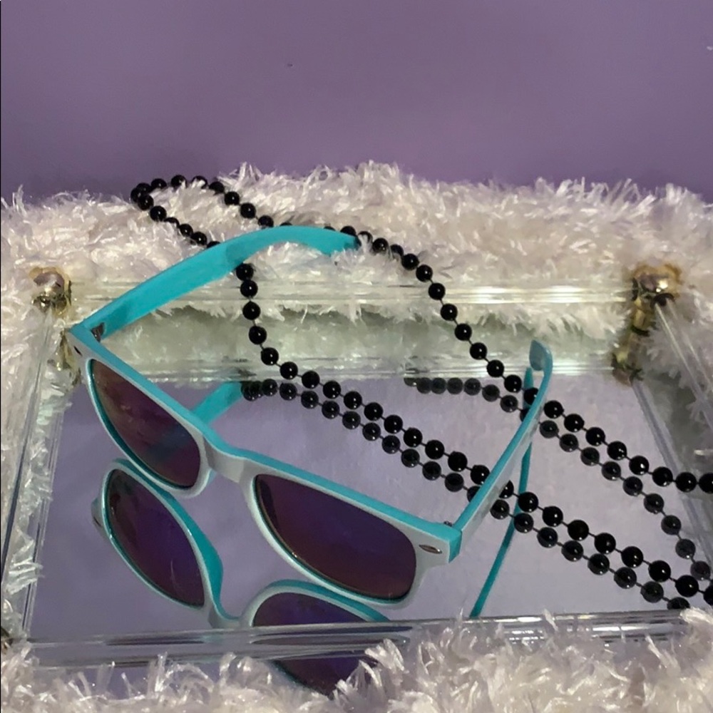 Sunglasses - Picture 3 of 5